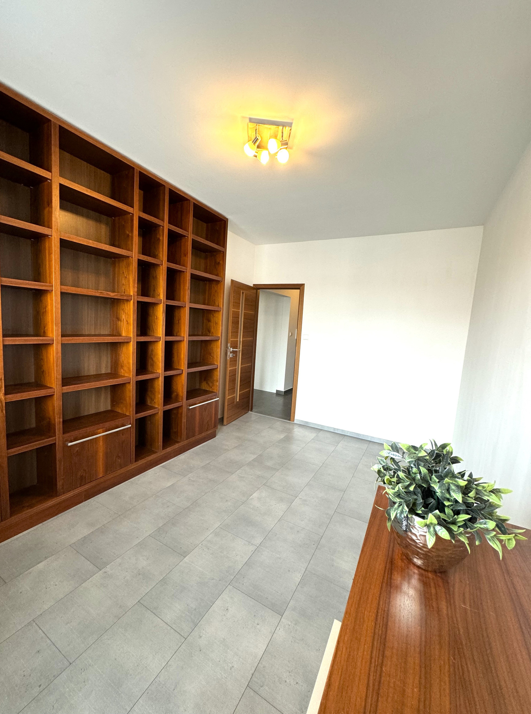 Priestranný a klimatizovaný 3-izbový byt s krásnym výhľadom na PRENÁJOM, Beniakova, Karlova Ves časť Dlhé diely — foto 2
