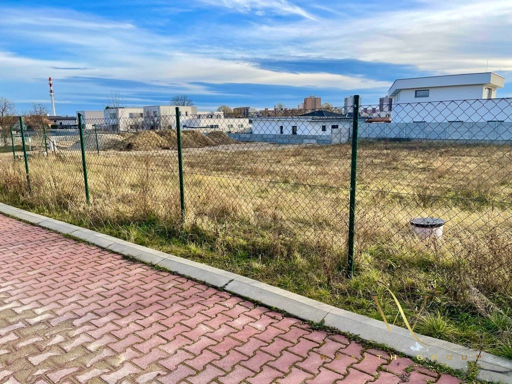 REZERVOVANÉ Stavebný pozemok v obľúbenej lokalite Nová Tehelňa Senec — foto 2