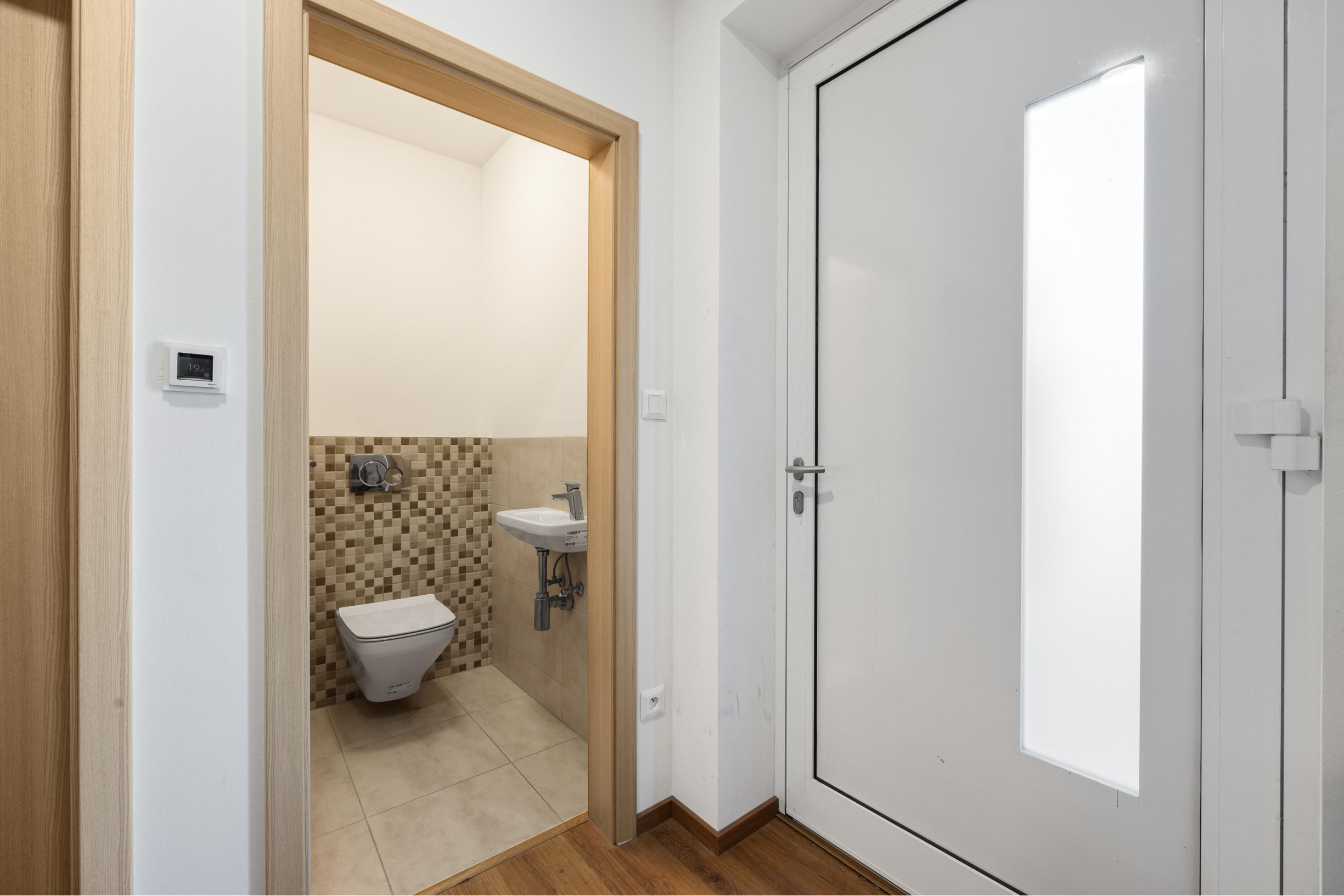Senec, Nová Dedinka – NA PREDAJ NOVOSTAVBA - priestranný, samostatne stojací, tehlový  4 izbový rodinný dom (bungalov) v obľúbenom projekte Lastovičky — foto 3