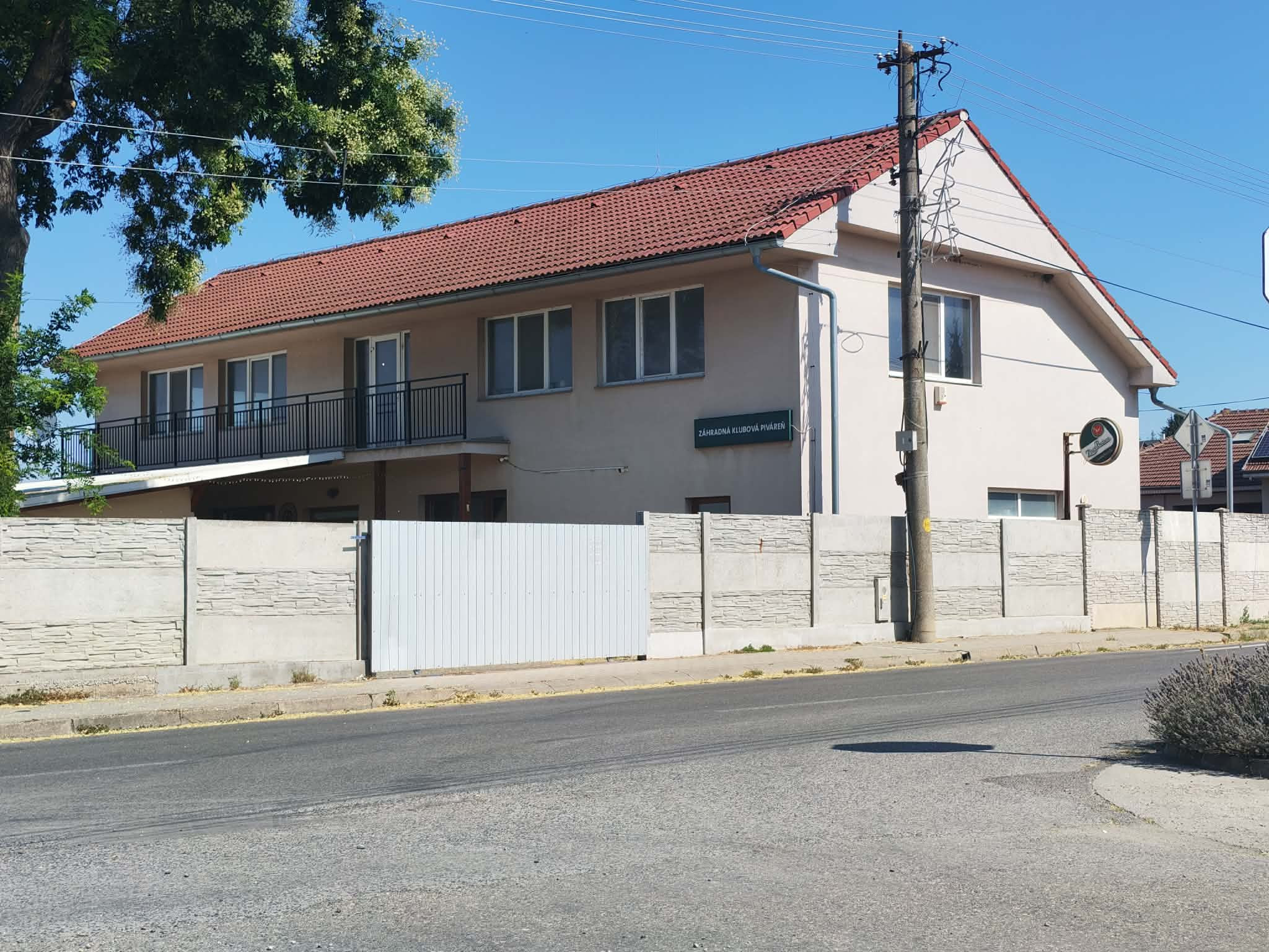 NA PREDAJ – PODNIKATEĽSKÝ OBJEKT + 2 BYTY V CENTRE OBCE DULOVCE — foto 2
