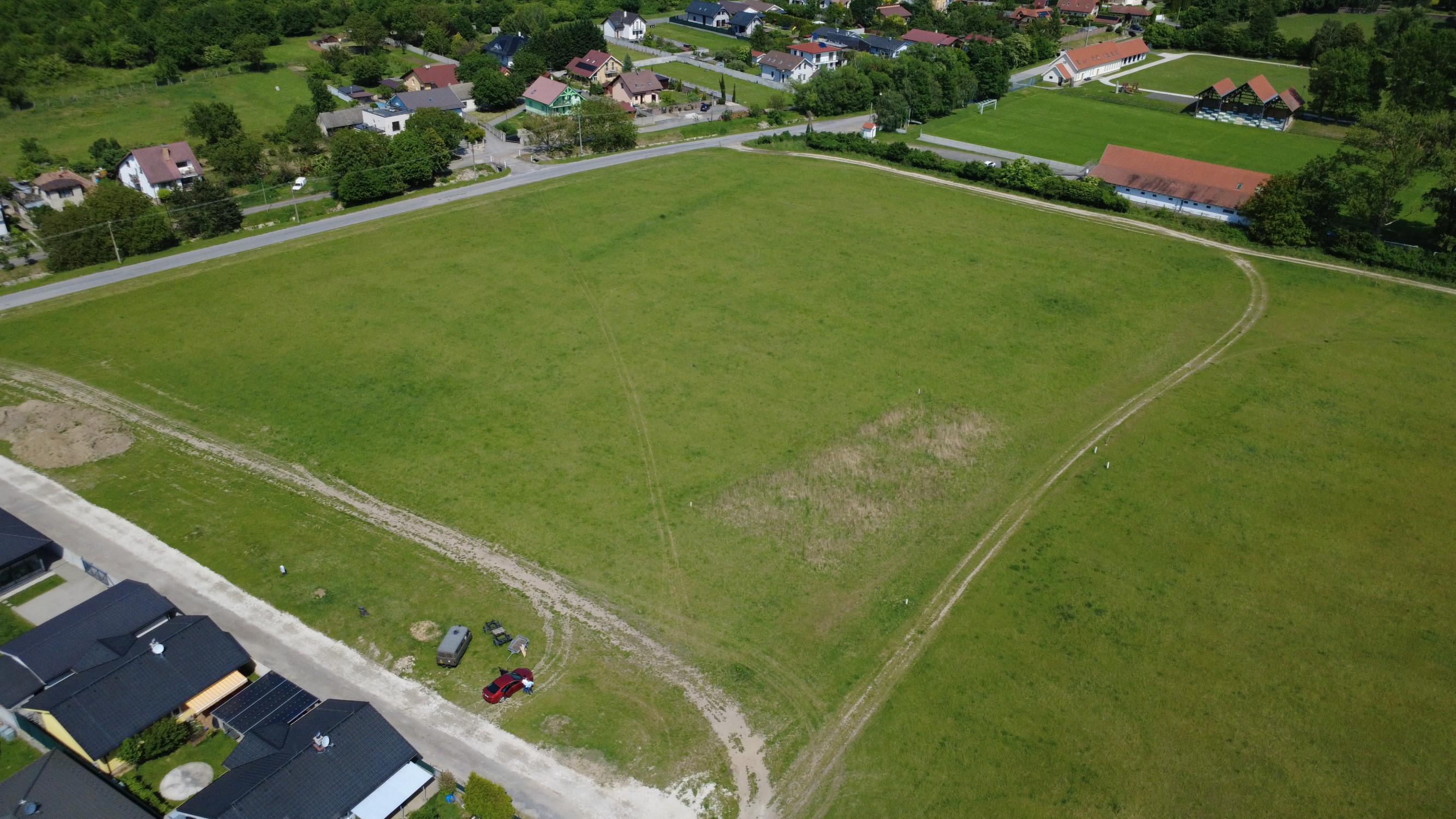 Pozemok 746 m² v Jablonovom – na blízkej parcele už prebieha konanie o stavebnom zámere RD — foto 2