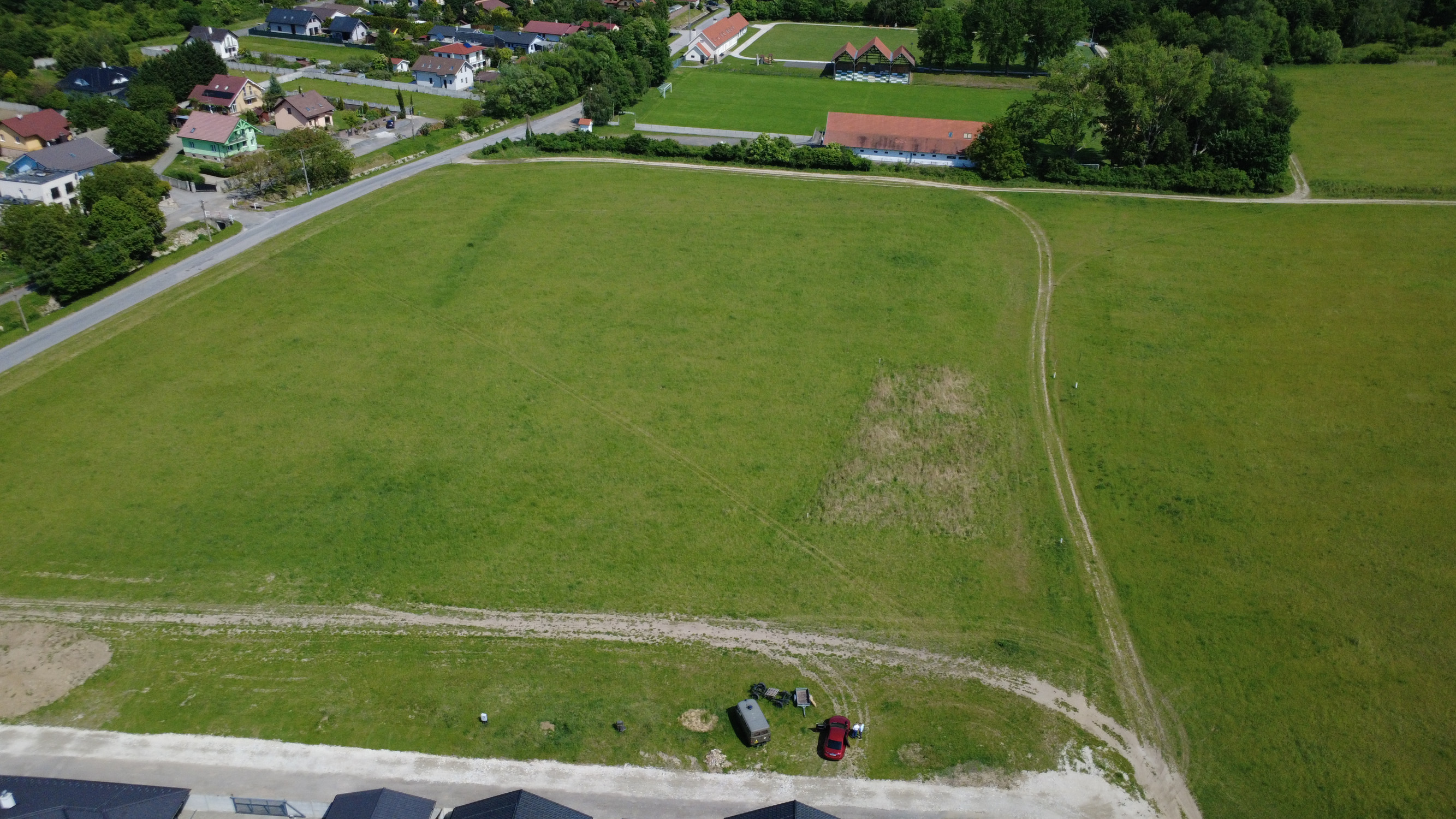 Pozemok 746 m² v Jablonovom – na blízkej parcele už prebieha konanie o stavebnom zámere RD — foto 3