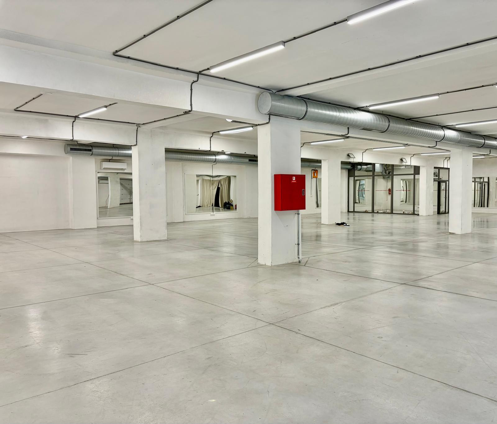 Na prenájom výrobno-skladový priestor  v Bratislave. - 930m2 - BRATISLAVA III. - Kramáre
