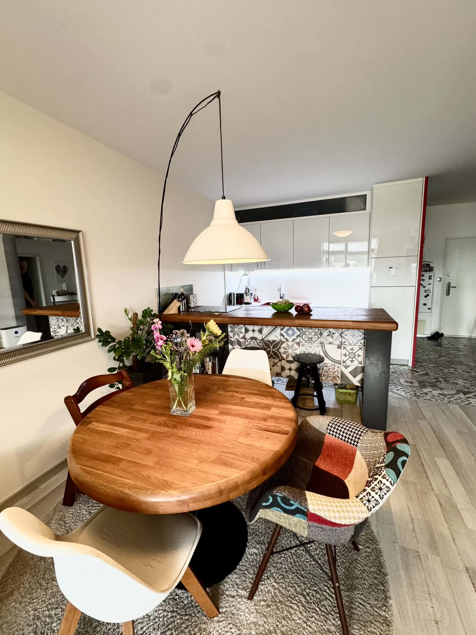 Na PREDAJ priestranný 2 izbový klimatizovaný byt s balkónom a výhľadom na Rakúsko, Bratislava Devínska Nová Ves — foto 2