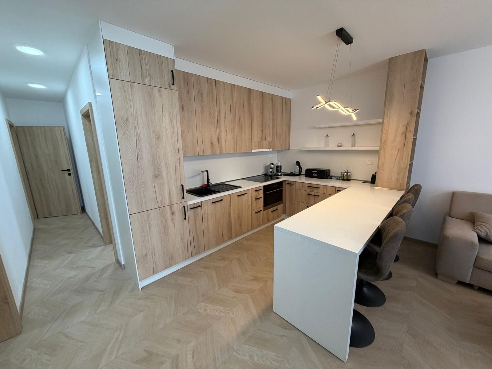Moderný a priestranný 4 izbový byt na LPTOVE na PREDAJ — foto 3