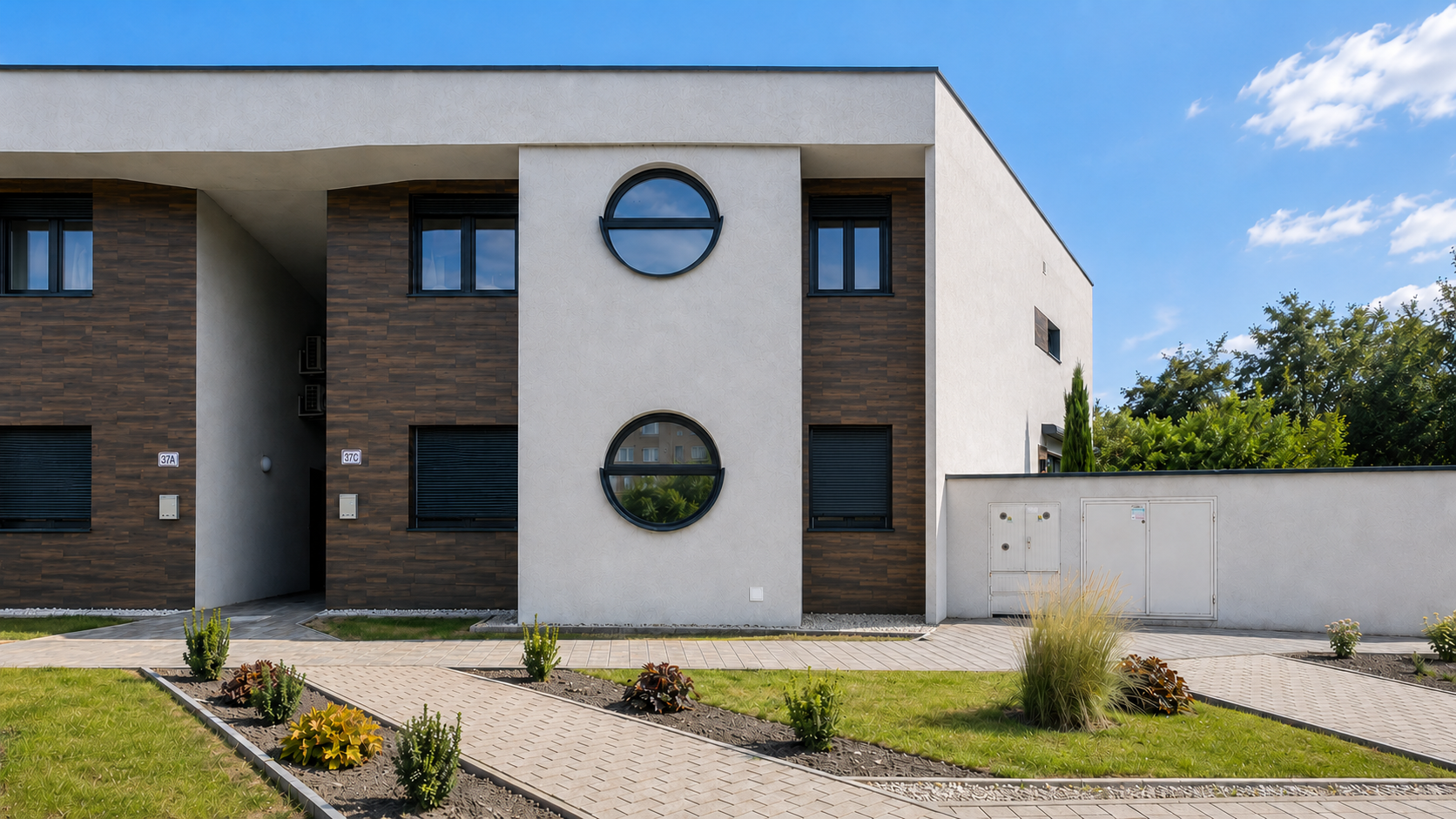 Na predaj výnimočný 3-izbový byt s 94 m² predzáhradkou, parkovaním a možnosťou dvoch garáží v Dunajskej Strede — foto 2