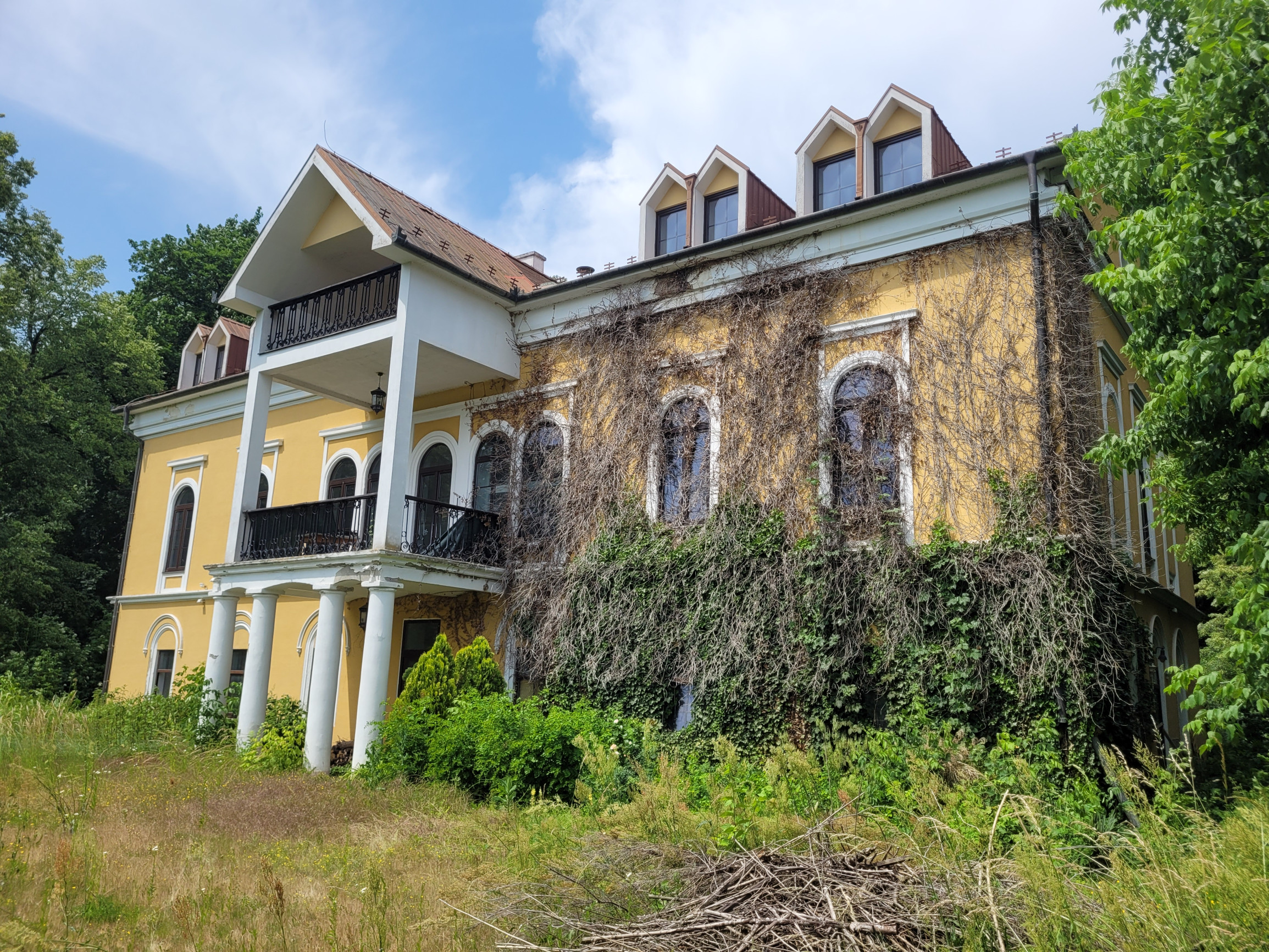 Historický kaštieľ, stajne, minizoo, 24600m2 — foto 2