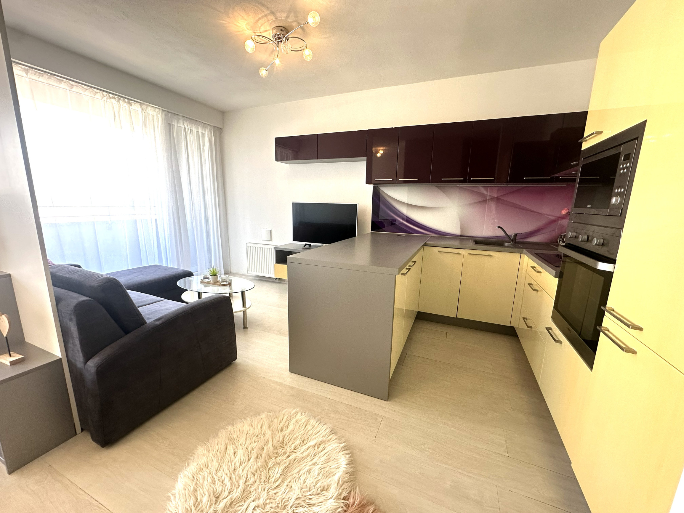 Prenájom zariadeného 1,5-izbového bytu s parkovaním ihneď voľný — foto 2