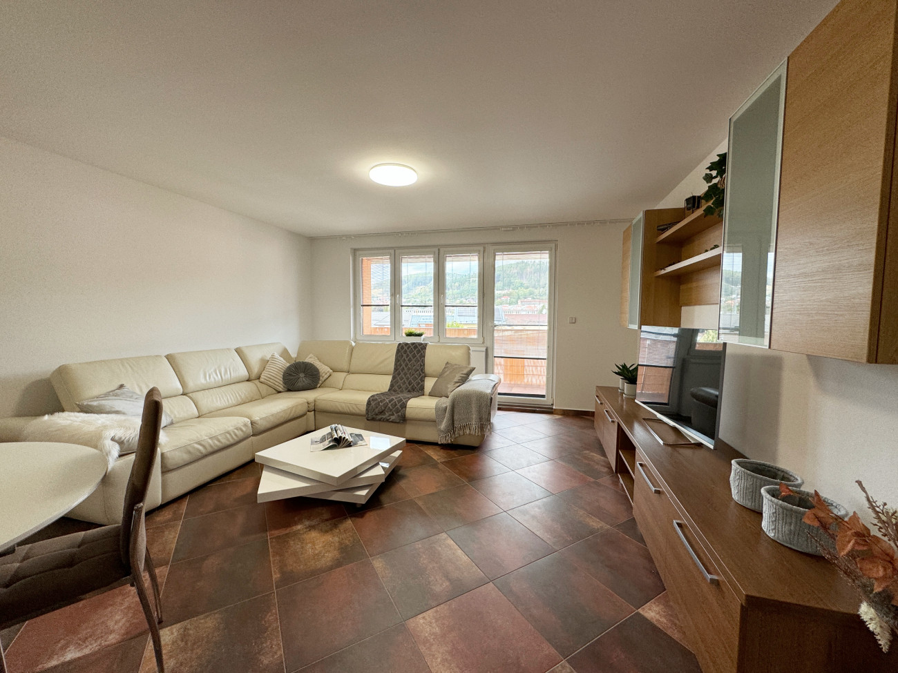 Na prenájom 3-izbový byt s balkónom Kysuckom Novom Meste — foto 3